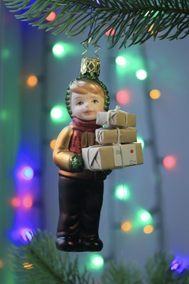 ПРЕДЗАКАЗ. Мальчик с подарками 2720